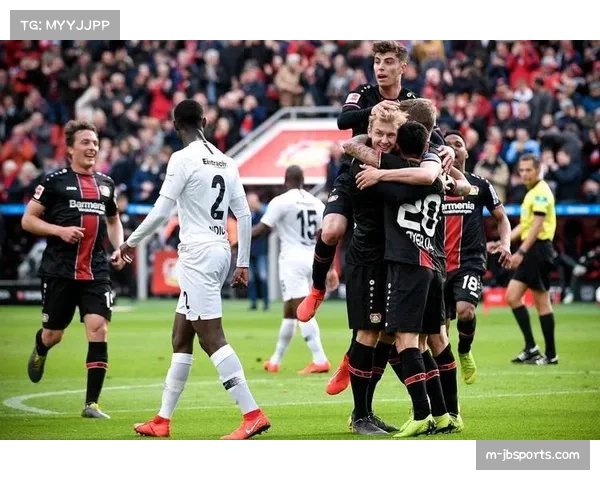 勒沃库森以控球传导压制对手 展现球队卓越战术素养与统治力 勒沃库森以控球传导压制对手 展现球队卓越战术素养与统治力