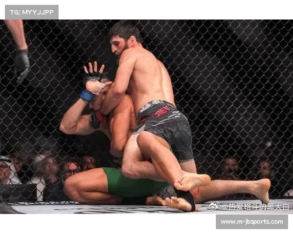 沃克脚跟钩降服萨瑟兰，四连相同技法终结创UFC历史