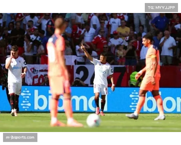 中场休息更衣室内主帅战术调整细节曝光 中场休息更衣室内主帅战术调整细节曝光