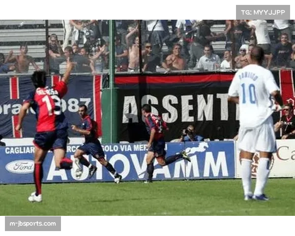 卡利亚里主场门将失误送礼，对手前锋笑纳大礼追平比分